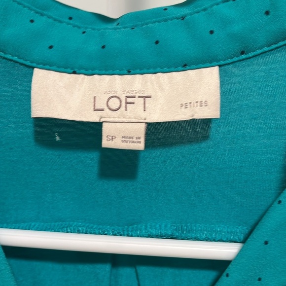 Sleeveless Teal Blouse - Picture 3 of 6